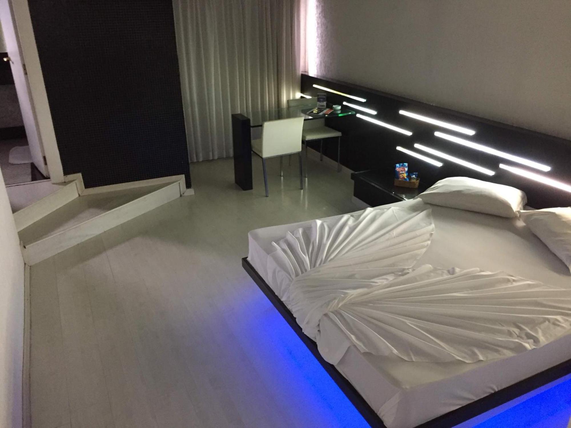 Motel Chalet (Adults Only) 贝洛哈里桑塔 外观 照片