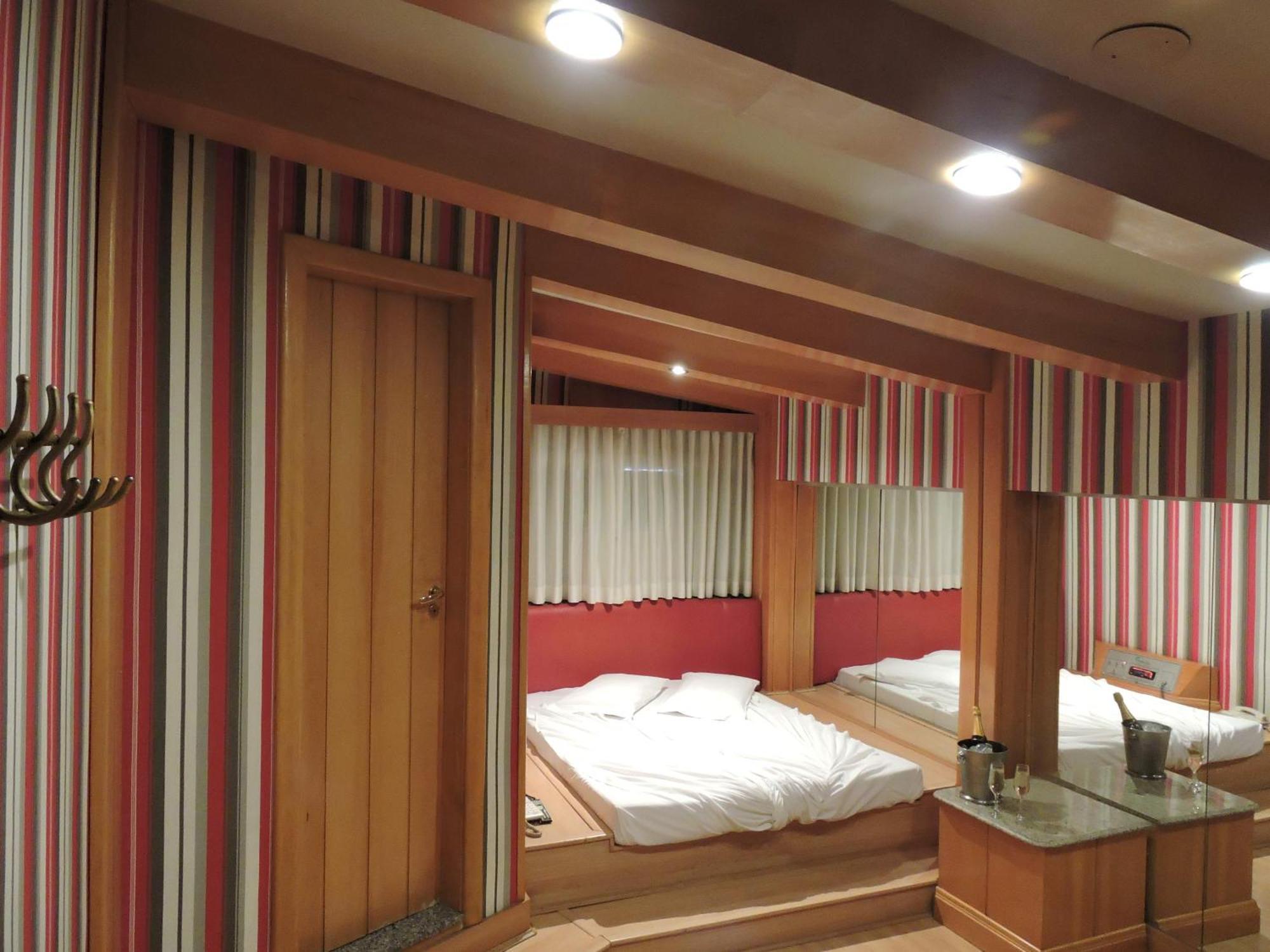 Motel Chalet (Adults Only) 贝洛哈里桑塔 外观 照片